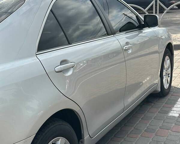 Серый Тойота Камри, объемом двигателя 2.4 л и пробегом 138 тыс. км за 11500 $, фото 9 на Automoto.ua