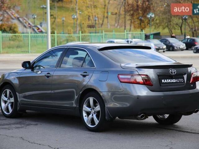 Серый Тойота Камри, объемом двигателя 3.5 л и пробегом 231 тыс. км за 10000 $, фото 3 на Automoto.ua