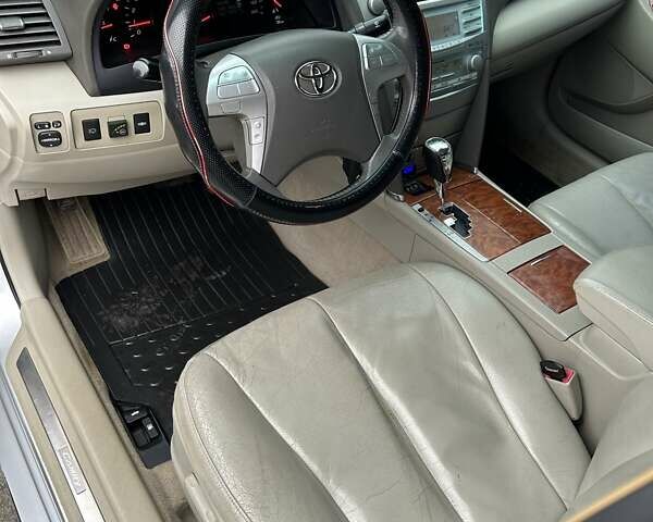 Серый Тойота Камри, объемом двигателя 3.46 л и пробегом 222 тыс. км за 10000 $, фото 46 на Automoto.ua