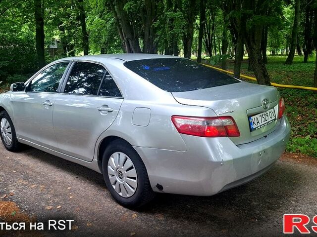Серый Тойота Камри, объемом двигателя 2.4 л и пробегом 370 тыс. км за 5700 $, фото 2 на Automoto.ua