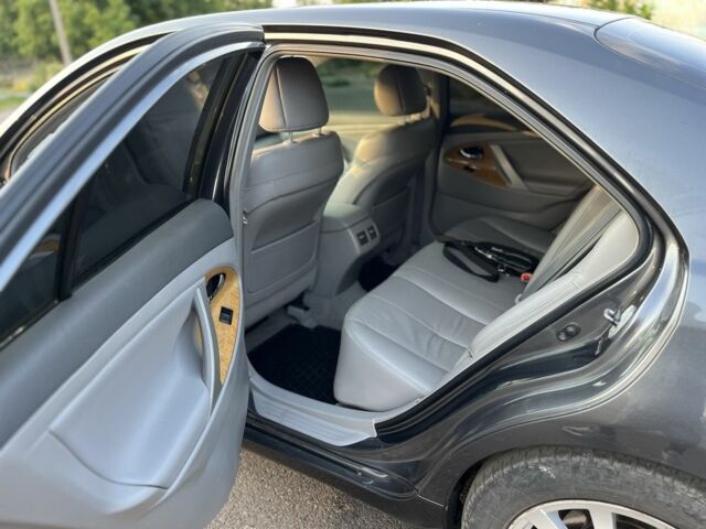 Серый Тойота Камри, объемом двигателя 3.5 л и пробегом 198 тыс. км за 9600 $, фото 5 на Automoto.ua