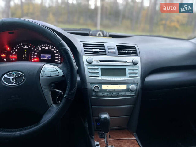 Серый Тойота Камри, объемом двигателя 2.36 л и пробегом 249 тыс. км за 8400 $, фото 8 на Automoto.ua