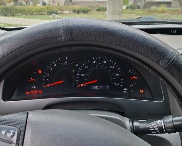 Серый Тойота Камри, объемом двигателя 2.4 л и пробегом 215 тыс. км за 6900 $, фото 3 на Automoto.ua