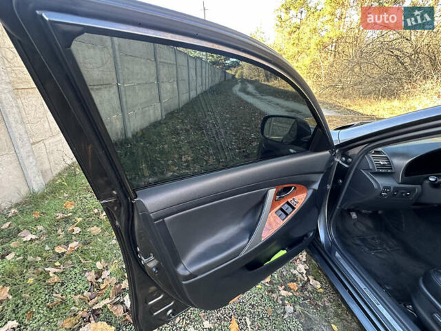 Серый Тойота Камри, объемом двигателя 3.46 л и пробегом 262 тыс. км за 9300 $, фото 18 на Automoto.ua