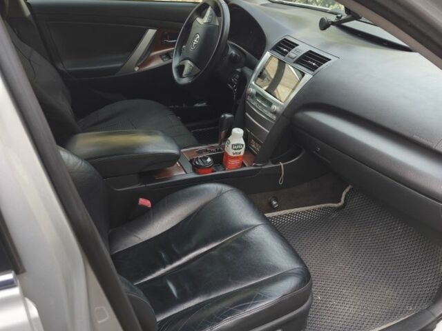 Серый Тойота Камри, объемом двигателя 2.4 л и пробегом 286 тыс. км за 8700 $, фото 4 на Automoto.ua