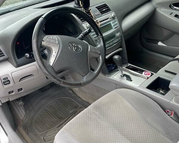 Серый Тойота Камри, объемом двигателя 2.4 л и пробегом 192 тыс. км за 8000 $, фото 8 на Automoto.ua