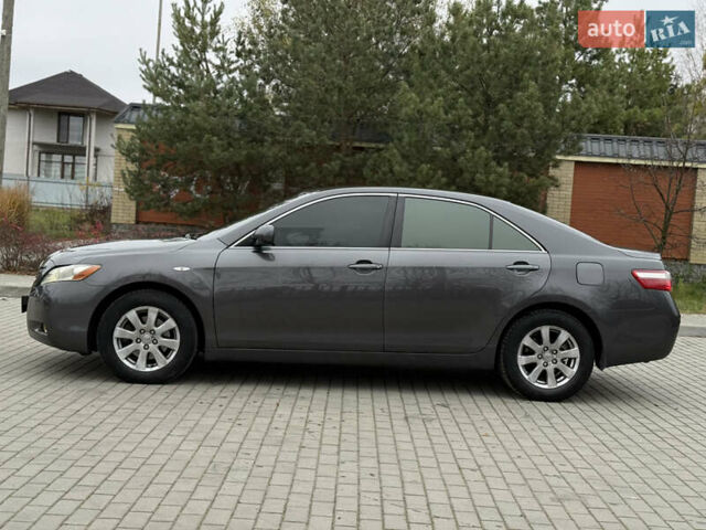 Серый Тойота Камри, объемом двигателя 2.4 л и пробегом 262 тыс. км за 6999 $, фото 1 на Automoto.ua