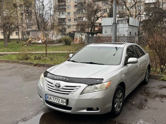 Серый Тойота Камри, объемом двигателя 2.4 л и пробегом 314 тыс. км за 6800 $, фото 4 на Automoto.ua