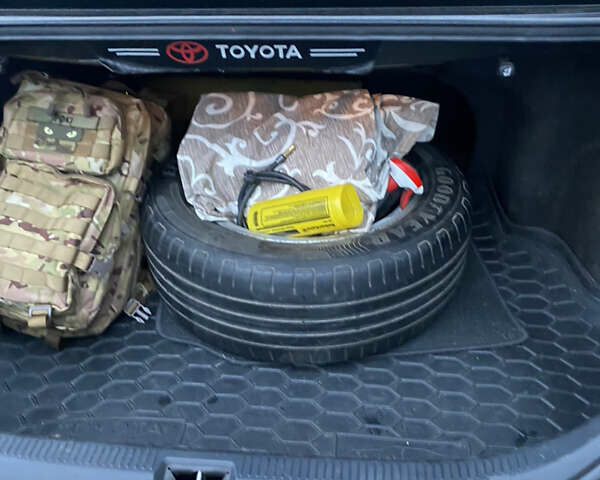 Серый Тойота Камри, объемом двигателя 2.4 л и пробегом 240 тыс. км за 7600 $, фото 6 на Automoto.ua