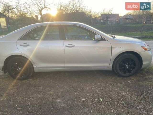 Сірий Тойота Камрі, об'ємом двигуна 3.5 л та пробігом 252 тис. км за 8800 $, фото 4 на Automoto.ua
