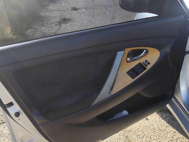 Сірий Тойота Камрі, об'ємом двигуна 2.4 л та пробігом 160 тис. км за 8400 $, фото 10 на Automoto.ua