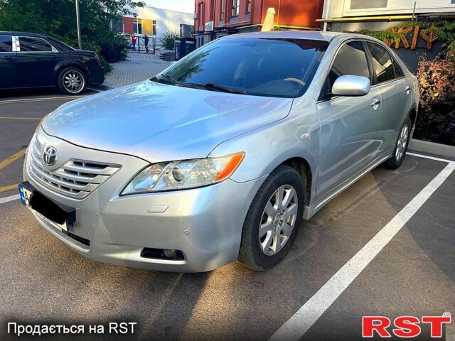 Серый Тойота Камри, объемом двигателя 3.5 л и пробегом 400 тыс. км за 8000 $, фото 1 на Automoto.ua