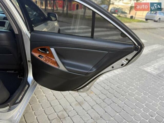 Серый Тойота Камри, объемом двигателя 3.46 л и пробегом 320 тыс. км за 7200 $, фото 13 на Automoto.ua