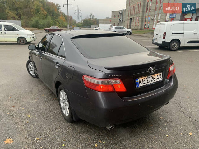 Серый Тойота Камри, объемом двигателя 3.5 л и пробегом 290 тыс. км за 9000 $, фото 1 на Automoto.ua