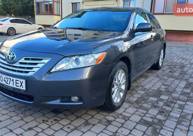 Серый Тойота Камри, объемом двигателя 2.36 л и пробегом 305 тыс. км за 7800 $, фото 5 на Automoto.ua