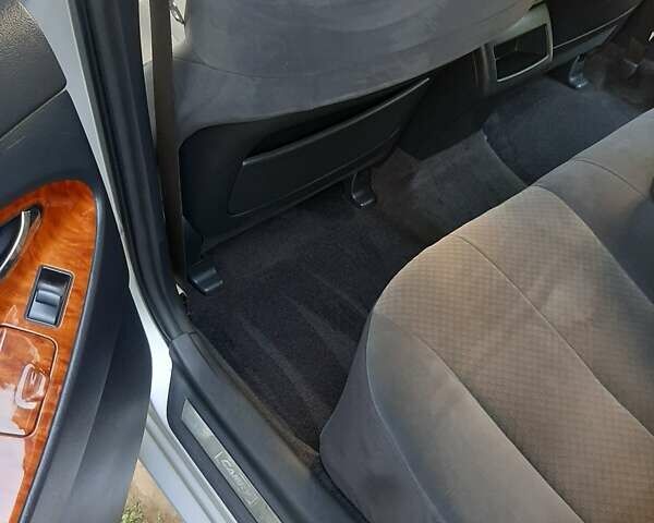 Серый Тойота Камри, объемом двигателя 2.4 л и пробегом 193 тыс. км за 10700 $, фото 17 на Automoto.ua