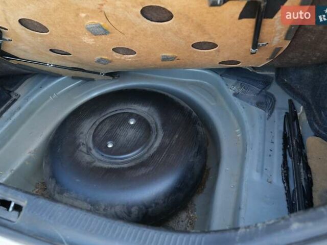 Серый Тойота Камри, объемом двигателя 3.46 л и пробегом 428 тыс. км за 10000 $, фото 30 на Automoto.ua