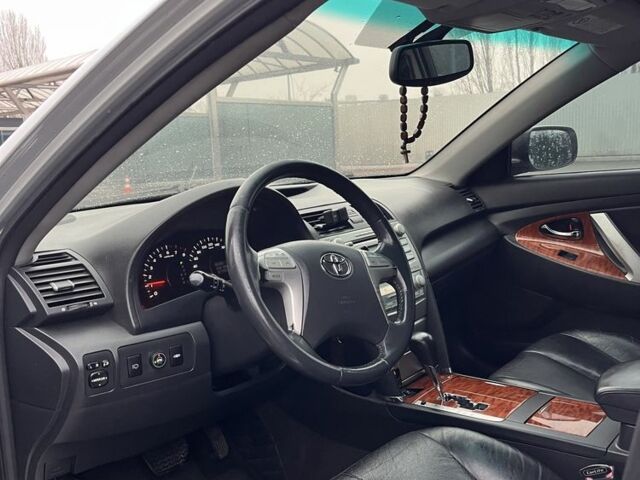 Серый Тойота Камри, объемом двигателя 2.4 л и пробегом 314 тыс. км за 6800 $, фото 14 на Automoto.ua