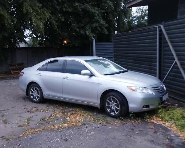 Серый Тойота Камри, объемом двигателя 2.4 л и пробегом 230 тыс. км за 8500 $, фото 55 на Automoto.ua