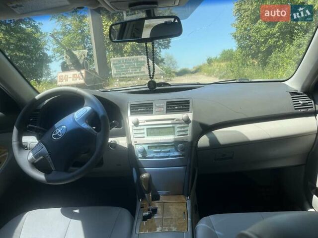 Серый Тойота Камри, объемом двигателя 3.5 л и пробегом 280 тыс. км за 7900 $, фото 2 на Automoto.ua