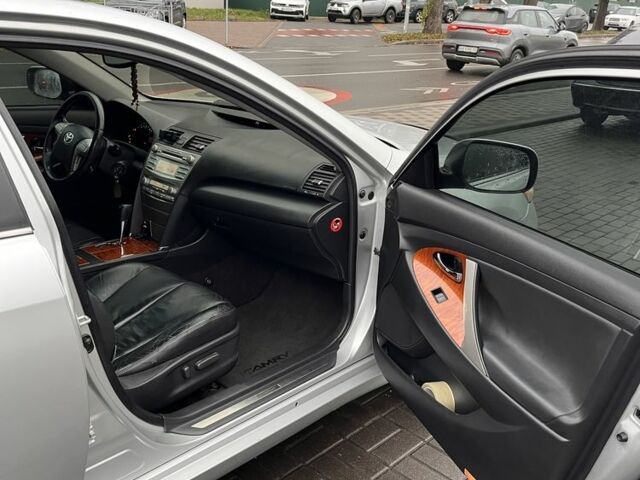 Серый Тойота Камри, объемом двигателя 2.4 л и пробегом 314 тыс. км за 6800 $, фото 16 на Automoto.ua