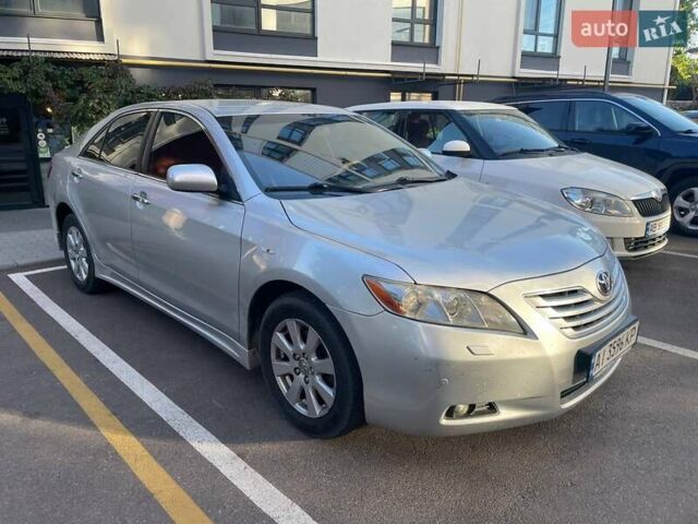 Серый Тойота Камри, объемом двигателя 3.46 л и пробегом 400 тыс. км за 8000 $, фото 1 на Automoto.ua