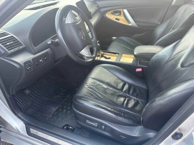 Серый Тойота Камри, объемом двигателя 2.4 л и пробегом 165 тыс. км за 9999 $, фото 11 на Automoto.ua