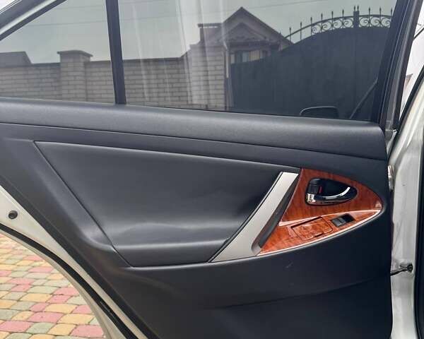 Серый Тойота Камри, объемом двигателя 3.5 л и пробегом 274 тыс. км за 10200 $, фото 16 на Automoto.ua