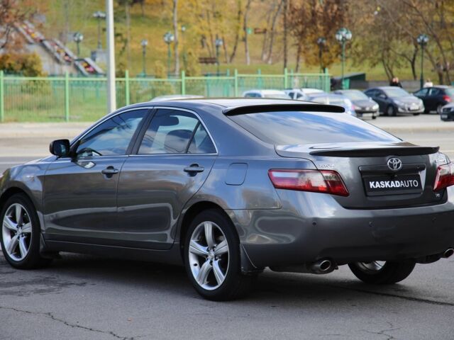Сірий Тойота Камрі, об'ємом двигуна 3.5 л та пробігом 231 тис. км за 10000 $, фото 3 на Automoto.ua