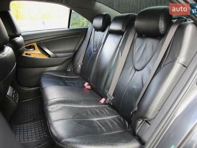 Серый Тойота Камри, объемом двигателя 3.5 л и пробегом 231 тыс. км за 10000 $, фото 7 на Automoto.ua