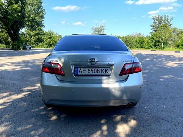Серый Тойота Камри, объемом двигателя 2.4 л и пробегом 275 тыс. км за 9500 $, фото 1 на Automoto.ua