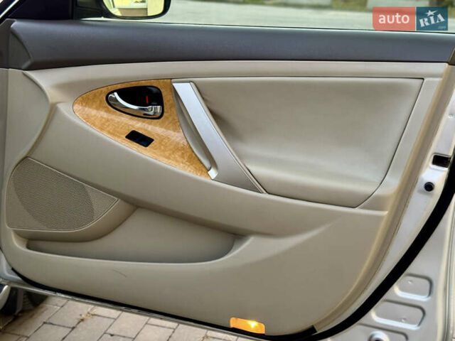 Серый Тойота Камри, объемом двигателя 2.36 л и пробегом 221 тыс. км за 7999 $, фото 37 на Automoto.ua