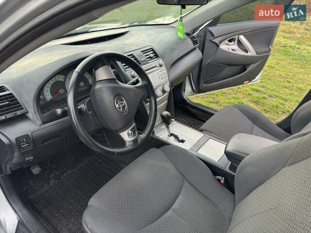 Сірий Тойота Камрі, об'ємом двигуна 2.36 л та пробігом 350 тис. км за 7800 $, фото 7 на Automoto.ua
