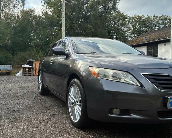 Сірий Тойота Камрі, об'ємом двигуна 2.36 л та пробігом 274 тис. км за 7689 $, фото 2 на Automoto.ua