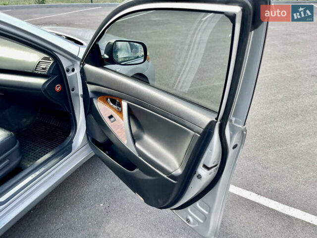 Серый Тойота Камри, объемом двигателя 3.46 л и пробегом 333 тыс. км за 8200 $, фото 17 на Automoto.ua