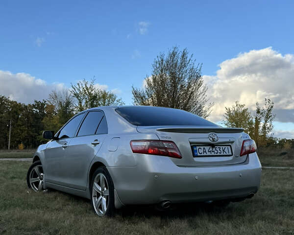Серый Тойота Камри, объемом двигателя 3.5 л и пробегом 290 тыс. км за 8500 $, фото 2 на Automoto.ua