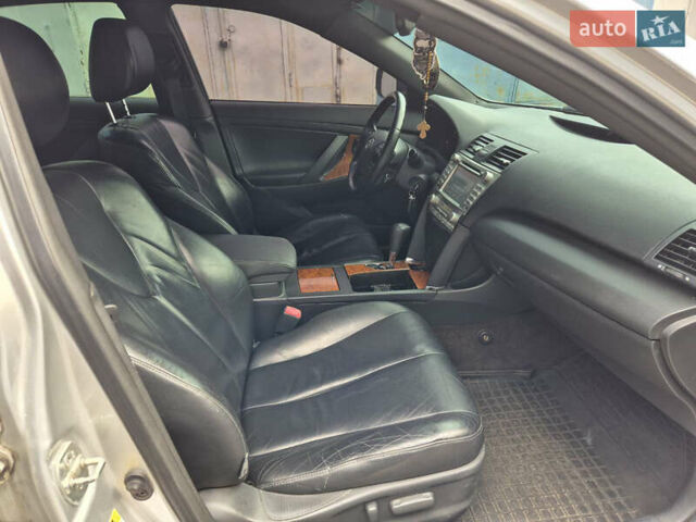 Серый Тойота Камри, объемом двигателя 3.46 л и пробегом 305 тыс. км за 8500 $, фото 12 на Automoto.ua