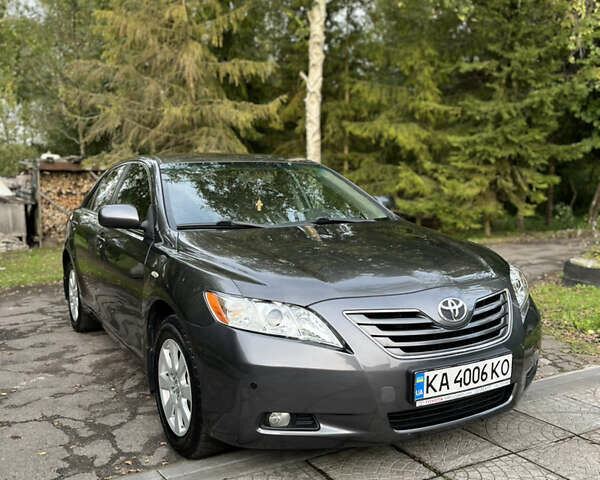 Серый Тойота Камри, объемом двигателя 2.4 л и пробегом 220 тыс. км за 8700 $, фото 27 на Automoto.ua