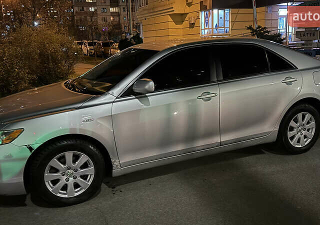 Сірий Тойота Камрі, об'ємом двигуна 2.4 л та пробігом 270 тис. км за 7600 $, фото 2 на Automoto.ua