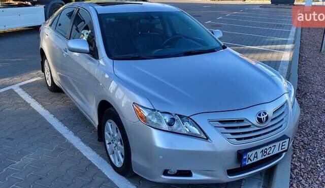 Серый Тойота Камри, объемом двигателя 2.36 л и пробегом 413 тыс. км за 8700 $, фото 6 на Automoto.ua