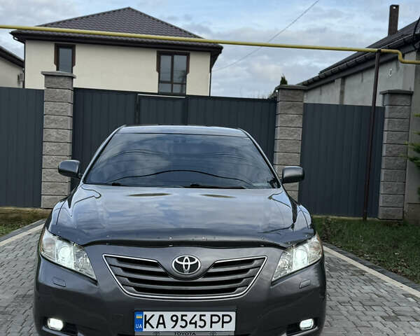 Серый Тойота Камри, объемом двигателя 3.46 л и пробегом 340 тыс. км за 9500 $, фото 2 на Automoto.ua