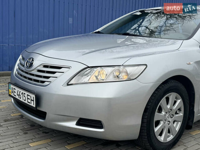 Сірий Тойота Камрі, об'ємом двигуна 2.4 л та пробігом 67 тис. км за 12900 $, фото 6 на Automoto.ua