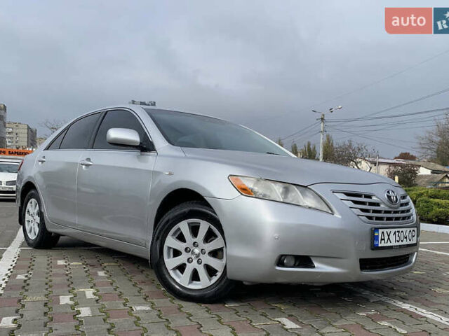 Сірий Тойота Камрі, об'ємом двигуна 2.4 л та пробігом 279 тис. км за 8200 $, фото 1 на Automoto.ua