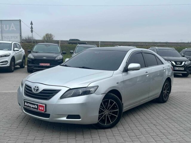 Серый Тойота Камри, объемом двигателя 2.4 л и пробегом 320 тыс. км за 5990 $, фото 1 на Automoto.ua