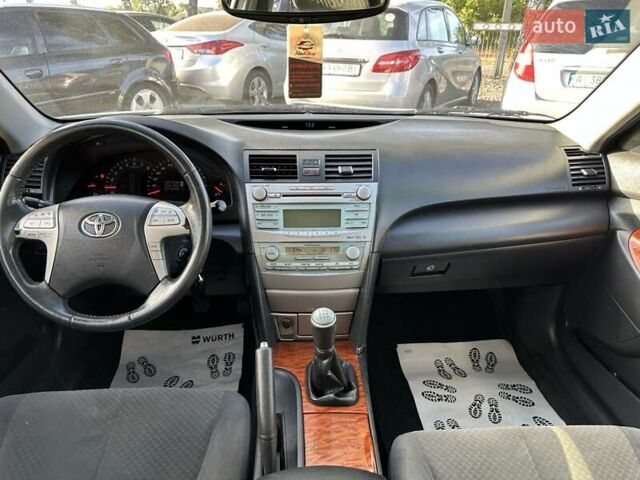 Сірий Тойота Камрі, об'ємом двигуна 2.4 л та пробігом 241 тис. км за 7700 $, фото 11 на Automoto.ua