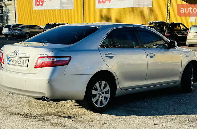 Серый Тойота Камри, объемом двигателя 2.4 л и пробегом 176 тыс. км за 9700 $, фото 5 на Automoto.ua