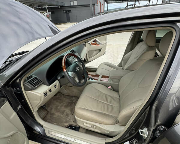 Серый Тойота Камри, объемом двигателя 3.5 л и пробегом 230 тыс. км за 10200 $, фото 7 на Automoto.ua