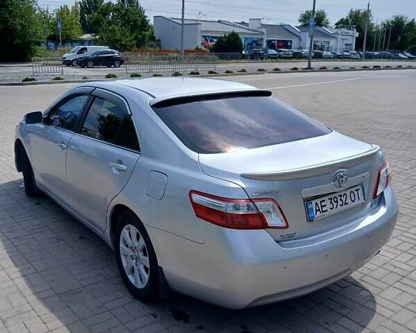 Серый Тойота Камри, объемом двигателя 2.4 л и пробегом 300 тыс. км за 8300 $, фото 5 на Automoto.ua