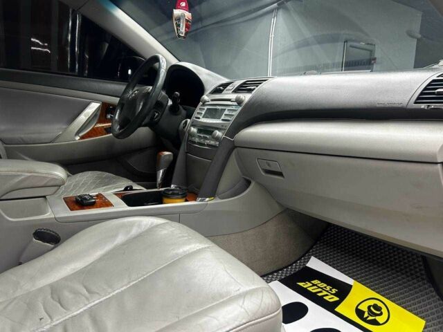 Сірий Тойота Камрі, об'ємом двигуна 3.5 л та пробігом 226 тис. км за 8500 $, фото 23 на Automoto.ua