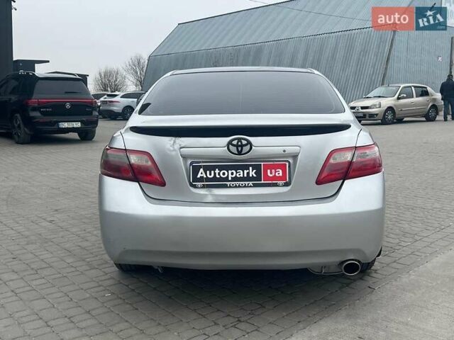 Серый Тойота Камри, объемом двигателя 2.4 л и пробегом 320 тыс. км за 5990 $, фото 7 на Automoto.ua